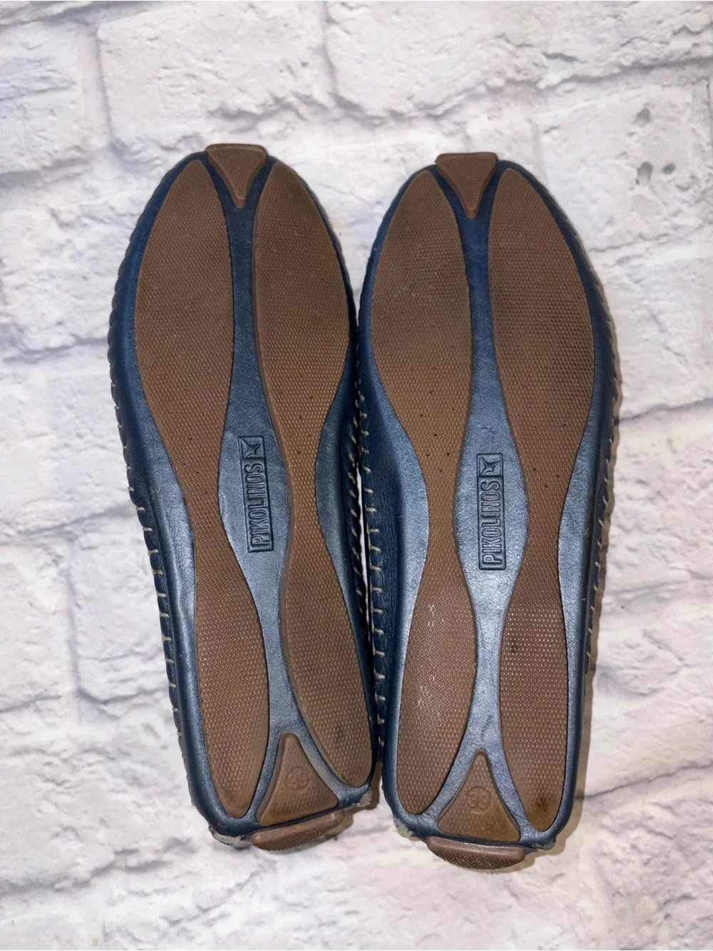 Pikolinos Jerez 578 Floral Perforated Leather Loafers. Size 39